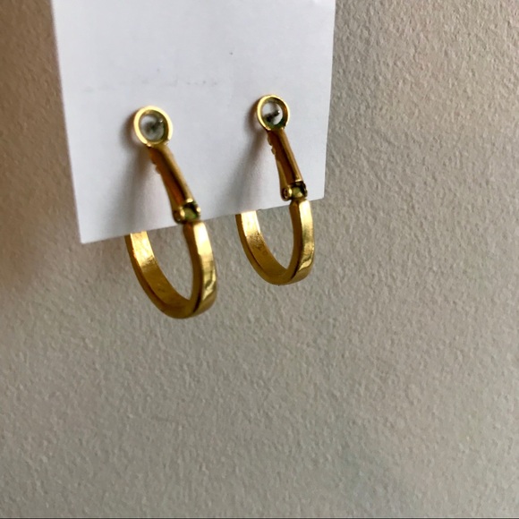 ⭐️ Vintage Hoop Earrings 🔆 - Picture 3 of 4